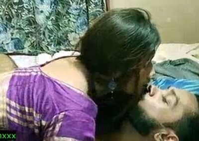 สาวอินเดียรุ่นใหญ่เเอบหนีผัวมาเล่นชู้กับเพื่อน บ้าน จัดหนัก เต็มสูบ