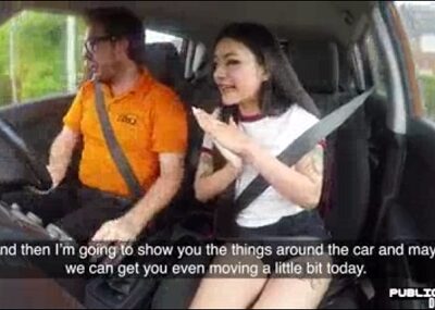 สาวเอเชียนมโตโครตสวยหัดขับรถกับครูฝึกดุ้นโตครั้งเเรก