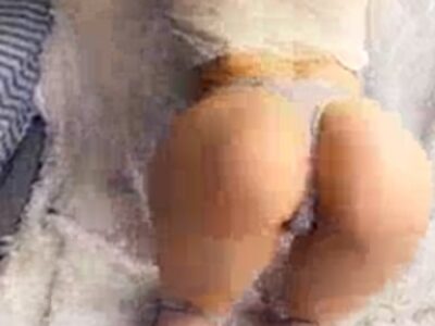 พี่ชายควยใหญ่ตอนที่เธอกำลังขึ้นควบให้น้องชายแฟนและสบตากันเธอ